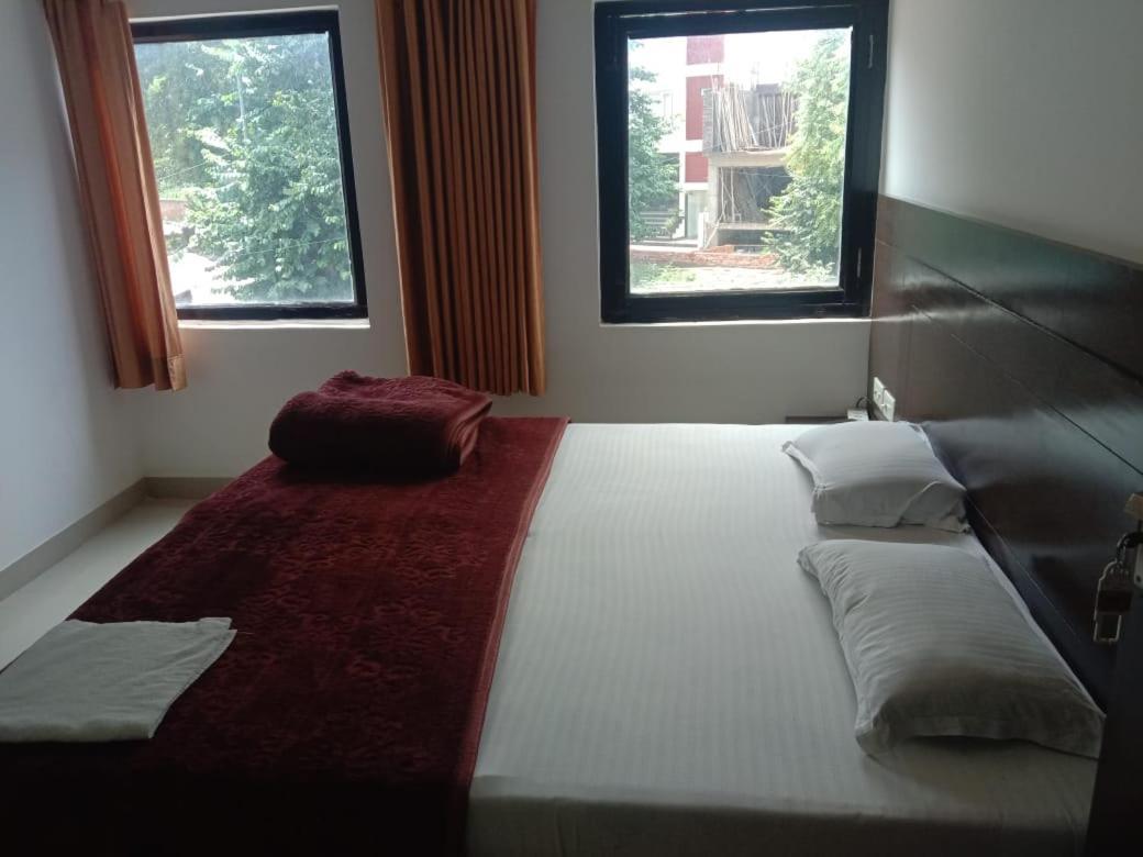 Supreme Guest House By Wb Inn Agra  Kültér fotó